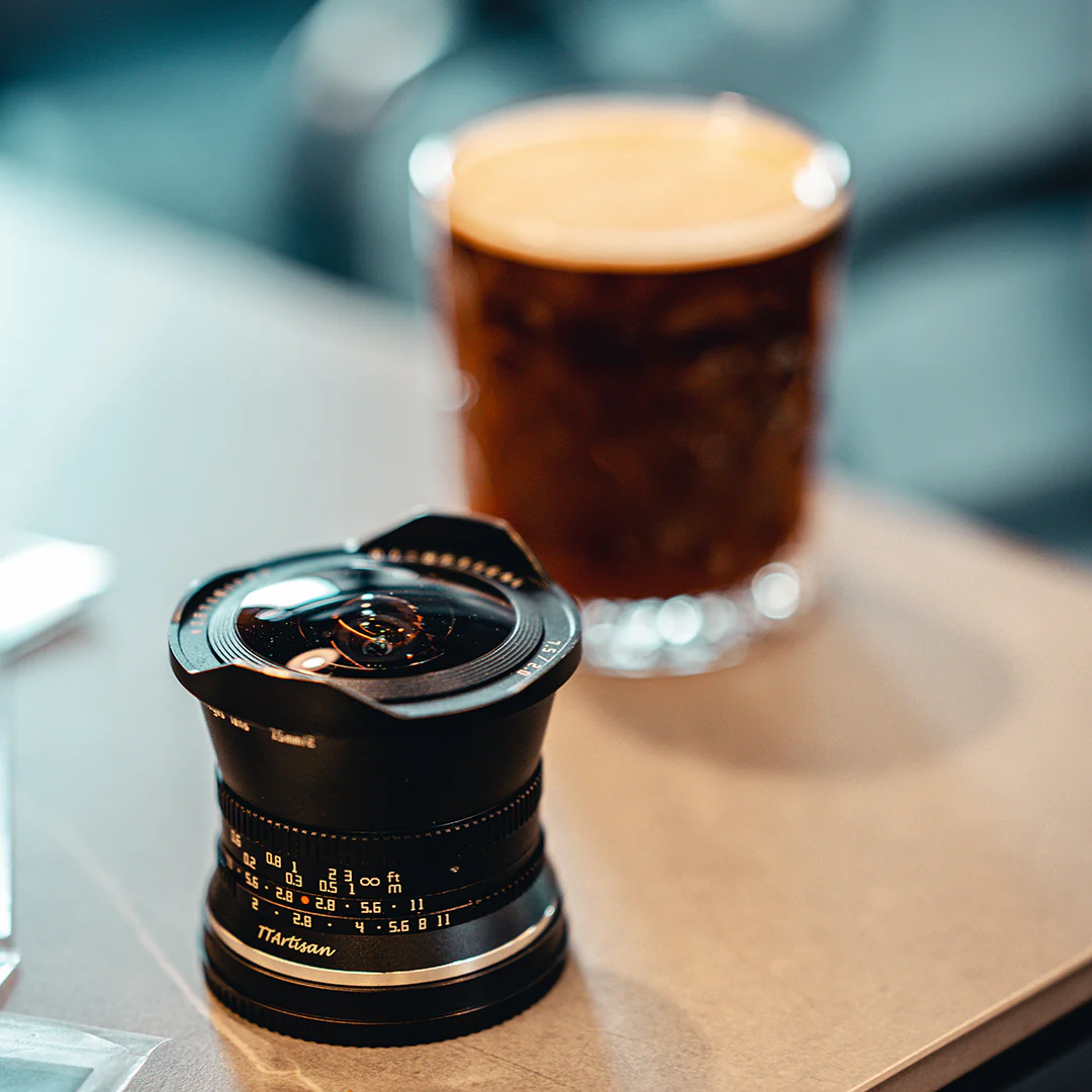 APS-C 7.5mm F2 - Image 4